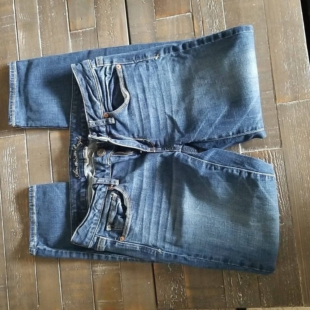 AMERICAN EAGLE JEANS